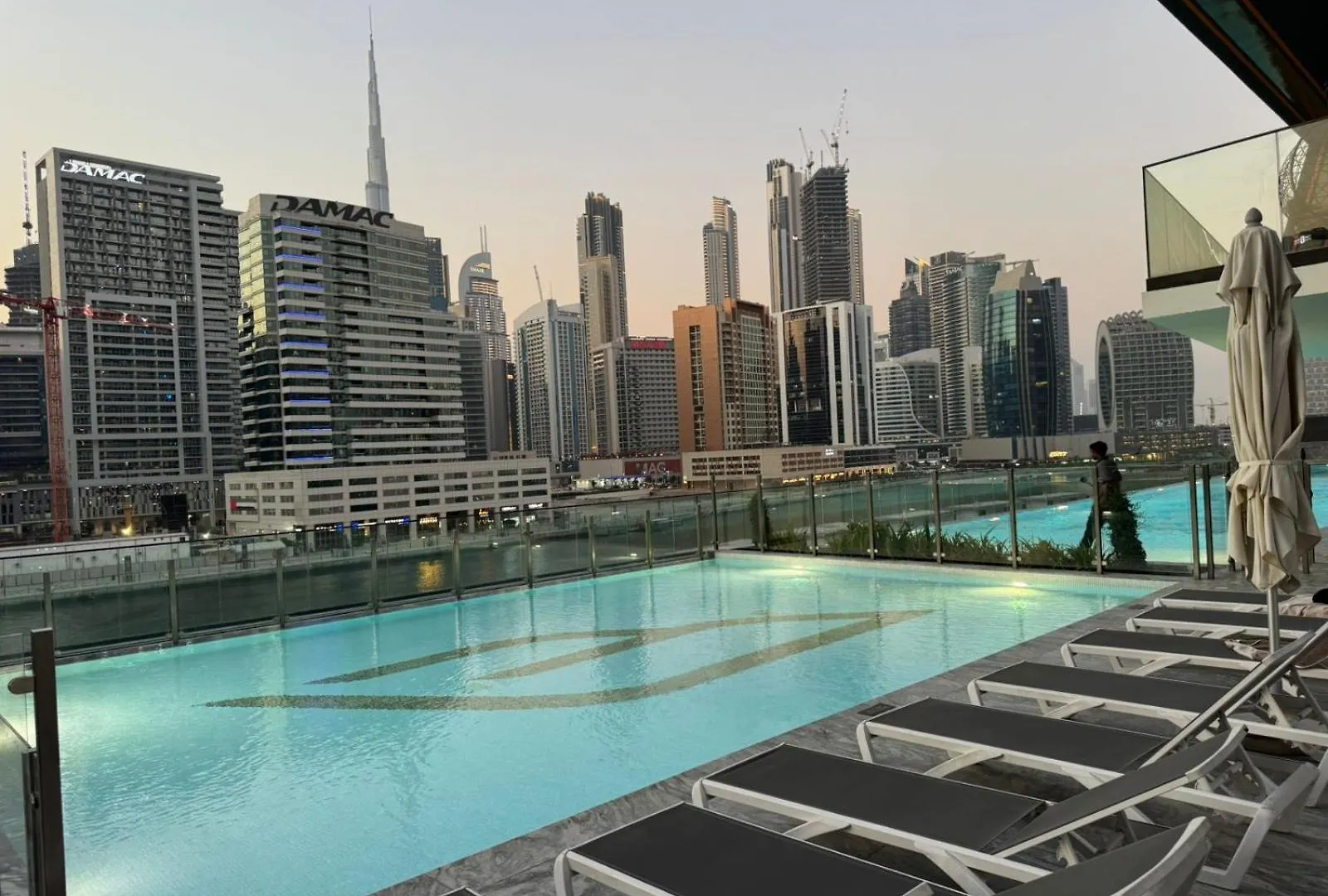 Burj Khalifa Poolview 1Br Apartment For 4 People Dubai
