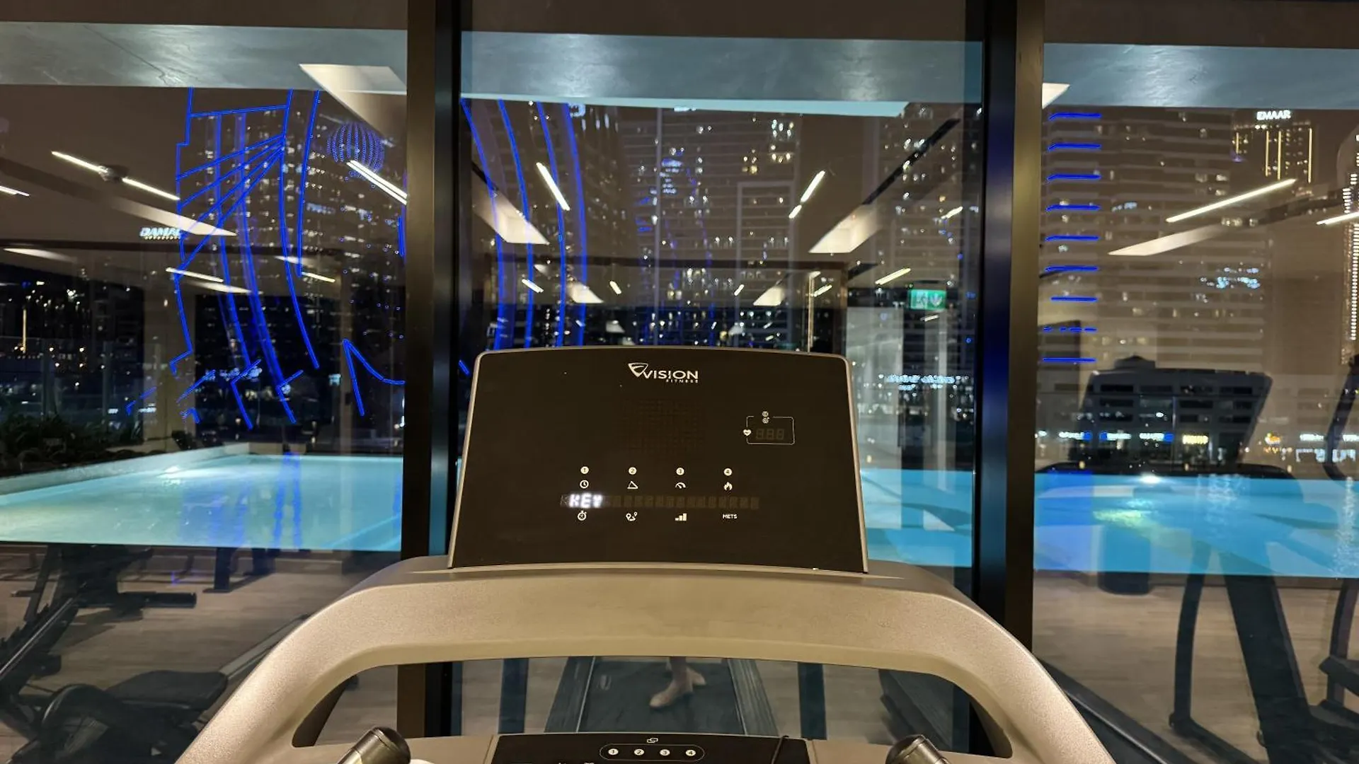 Burj Khalifa Poolview 1Br Apartment For 4 People Dubai