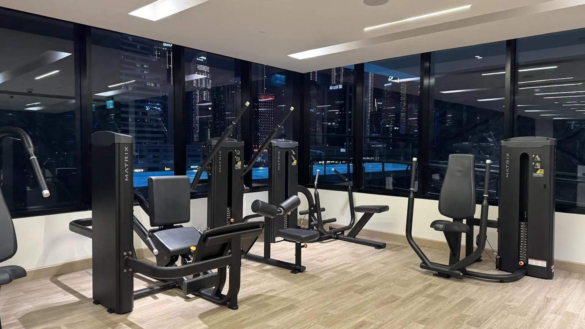 Burj Khalifa Poolview 1Br Apartment For 4 People Dubai