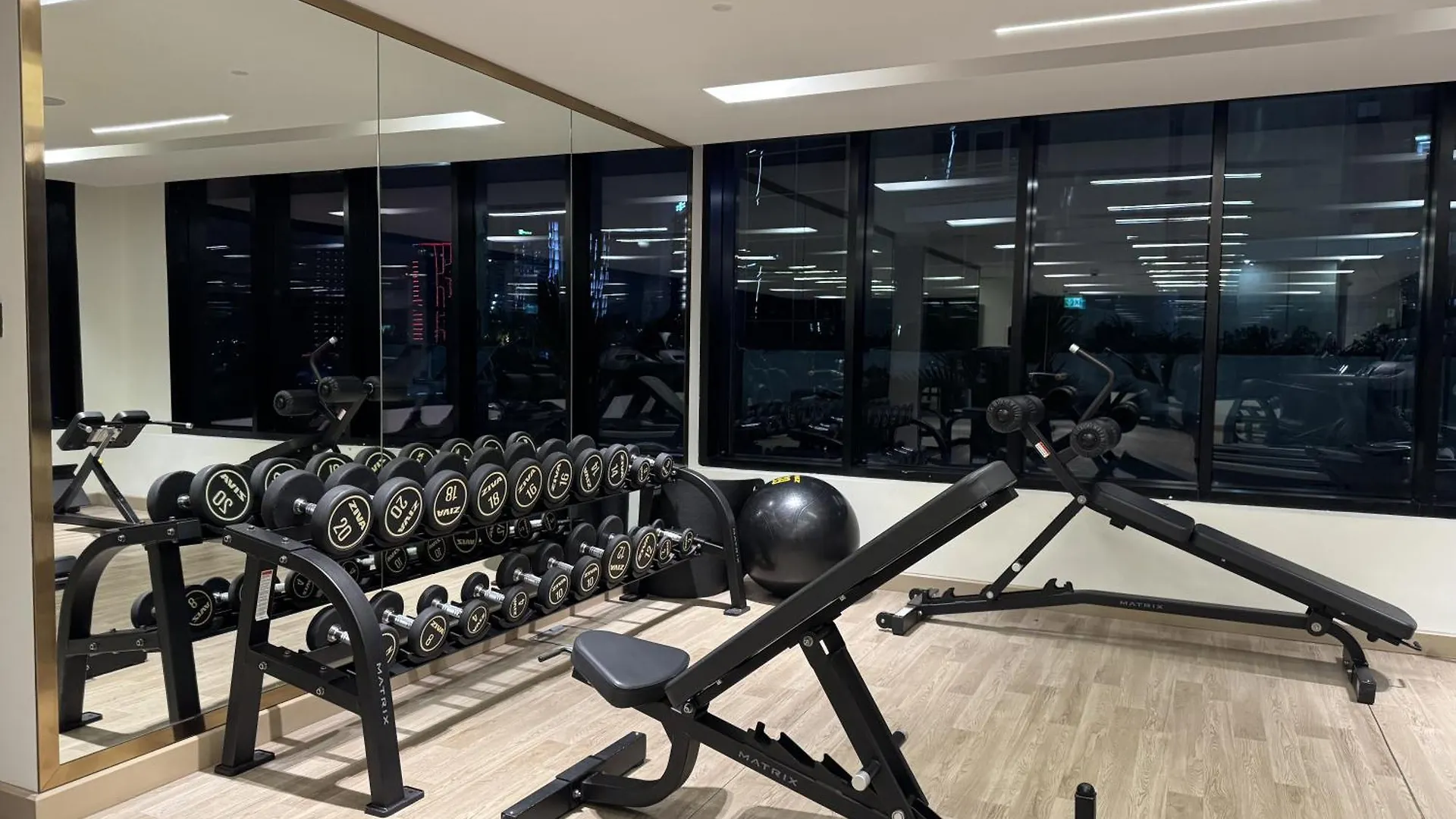 Burj Khalifa Poolview 1Br Apartment For 4 People Dubai