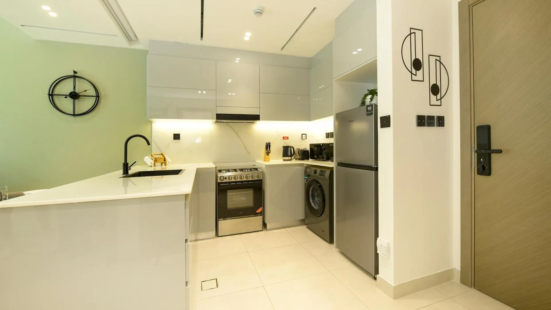 Burj Khalifa Poolview 1Br Apartment For 4 People Dubai 0*,