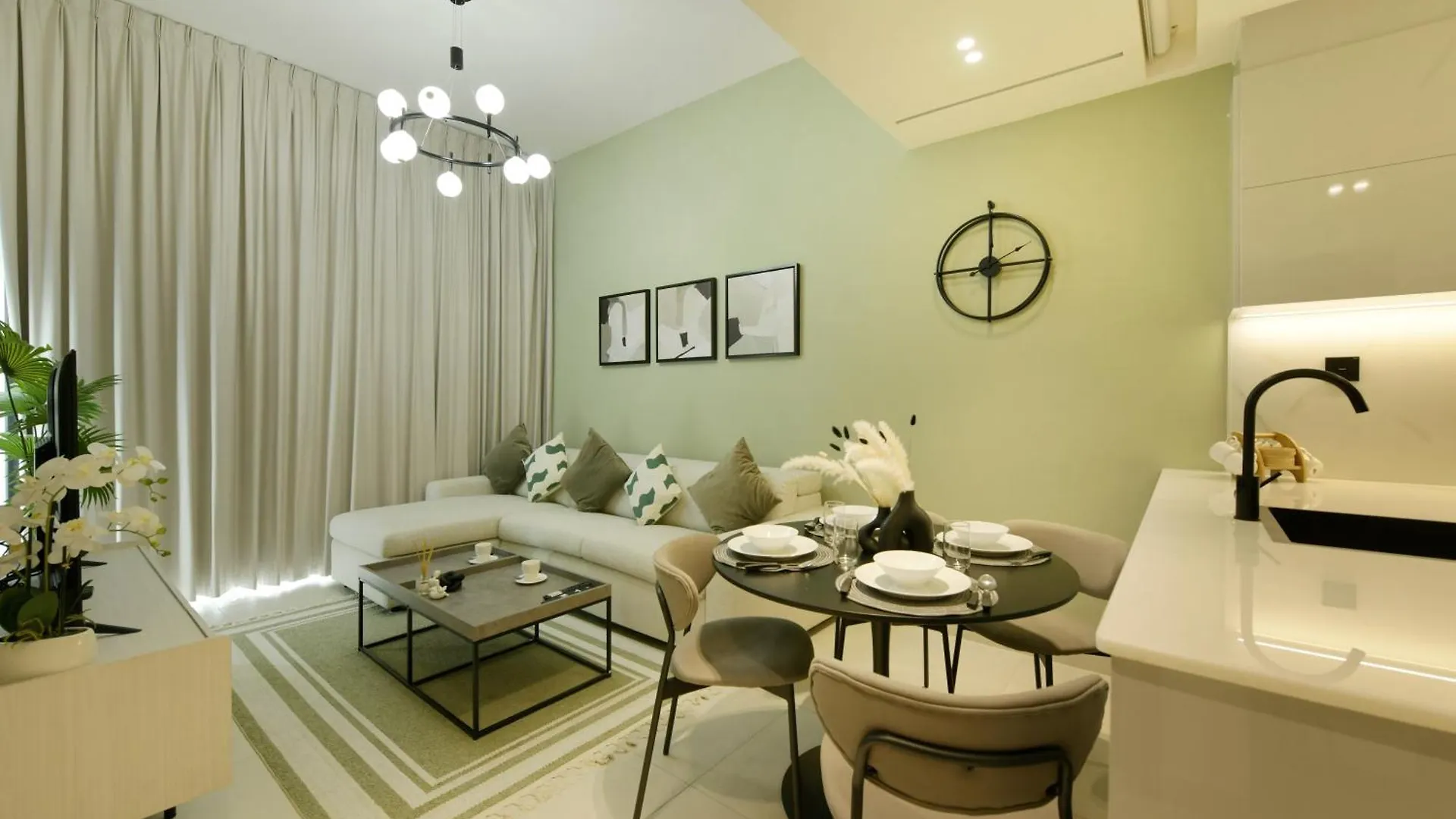 Burj Khalifa Poolview 1Br Apartment For 4 People Dubai United Arab Emirates
