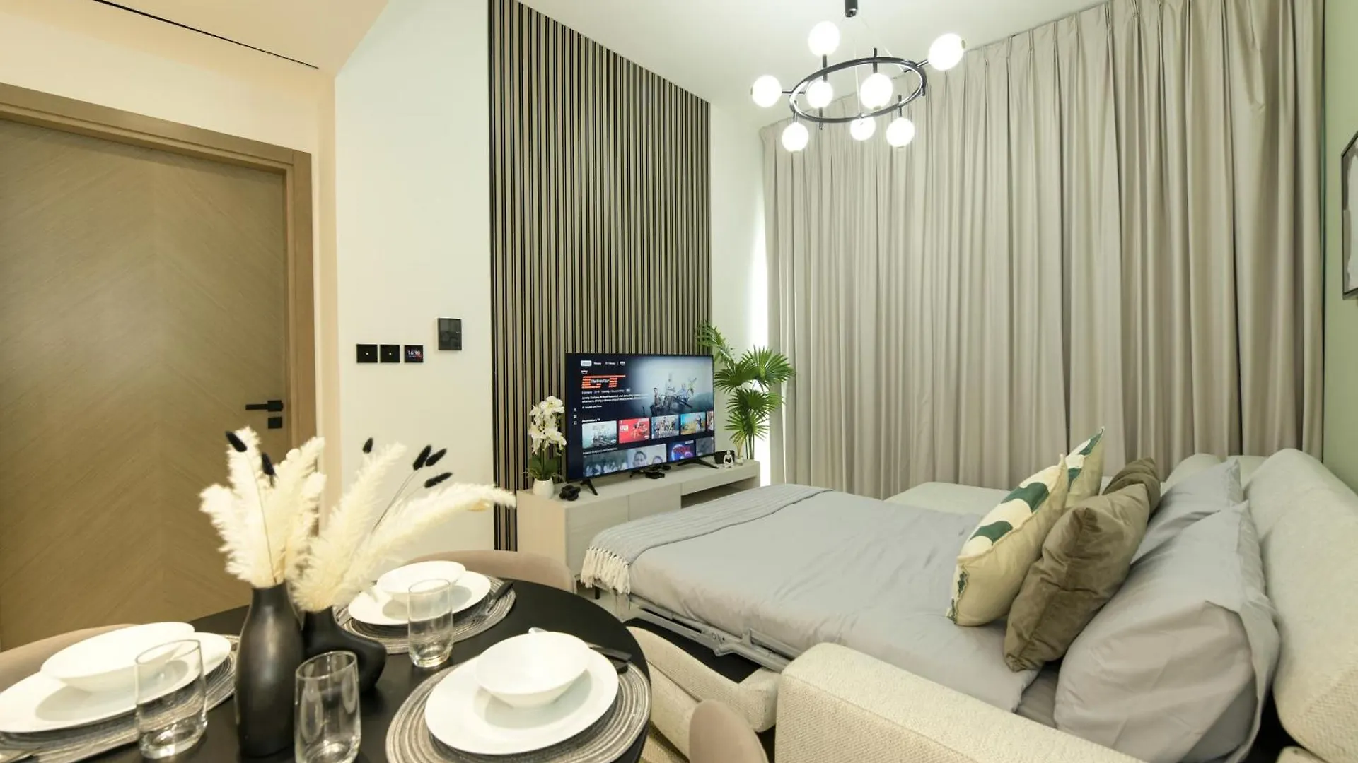 Burj Khalifa Poolview 1Br Apartment For 4 People Dubai