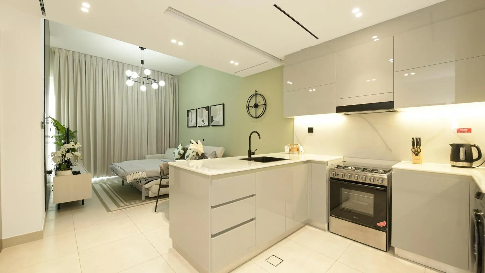Burj Khalifa Poolview 1Br Apartment For 4 People Dubai