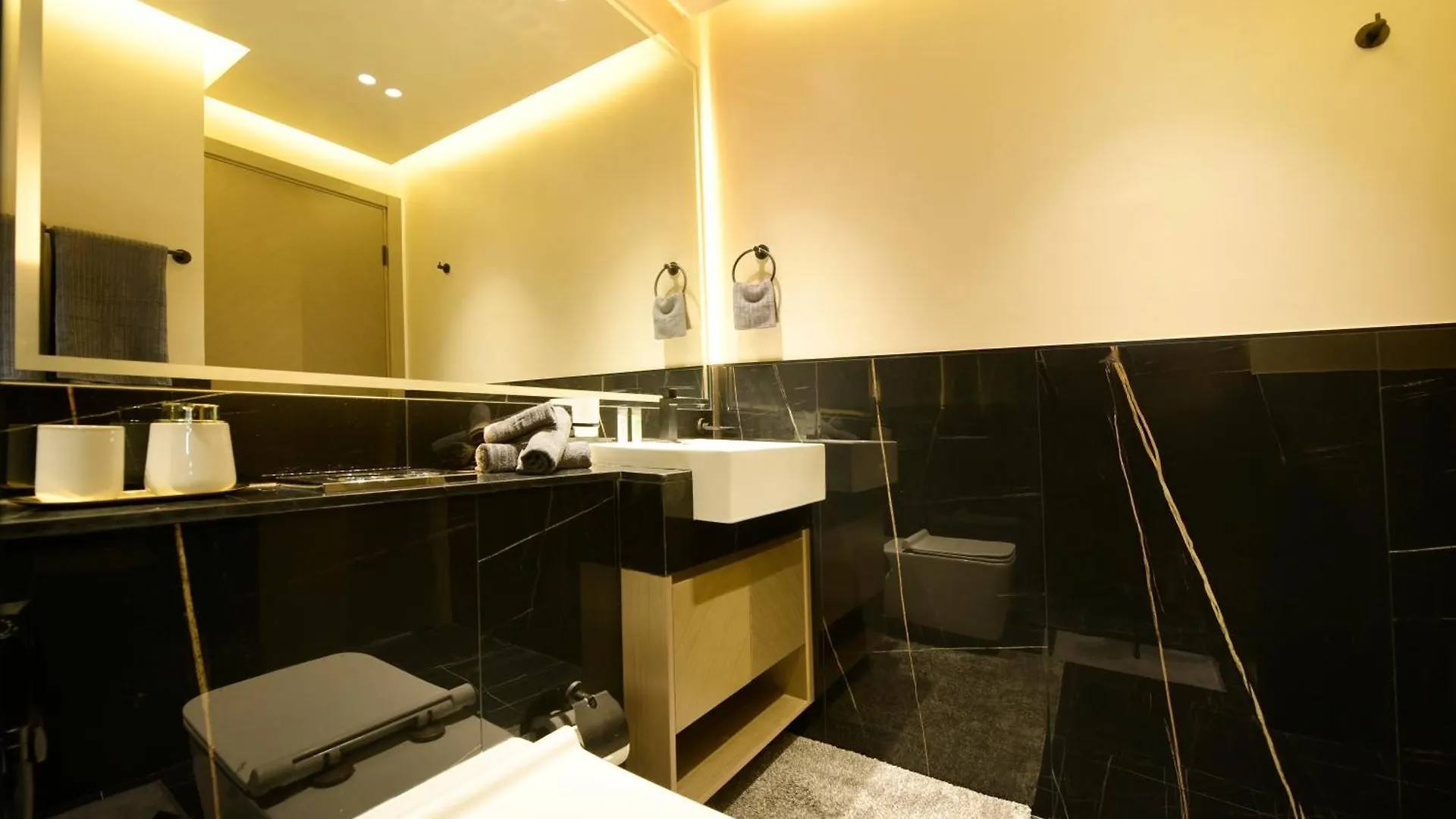 Burj Khalifa Poolview 1Br Apartment For 4 People Dubai