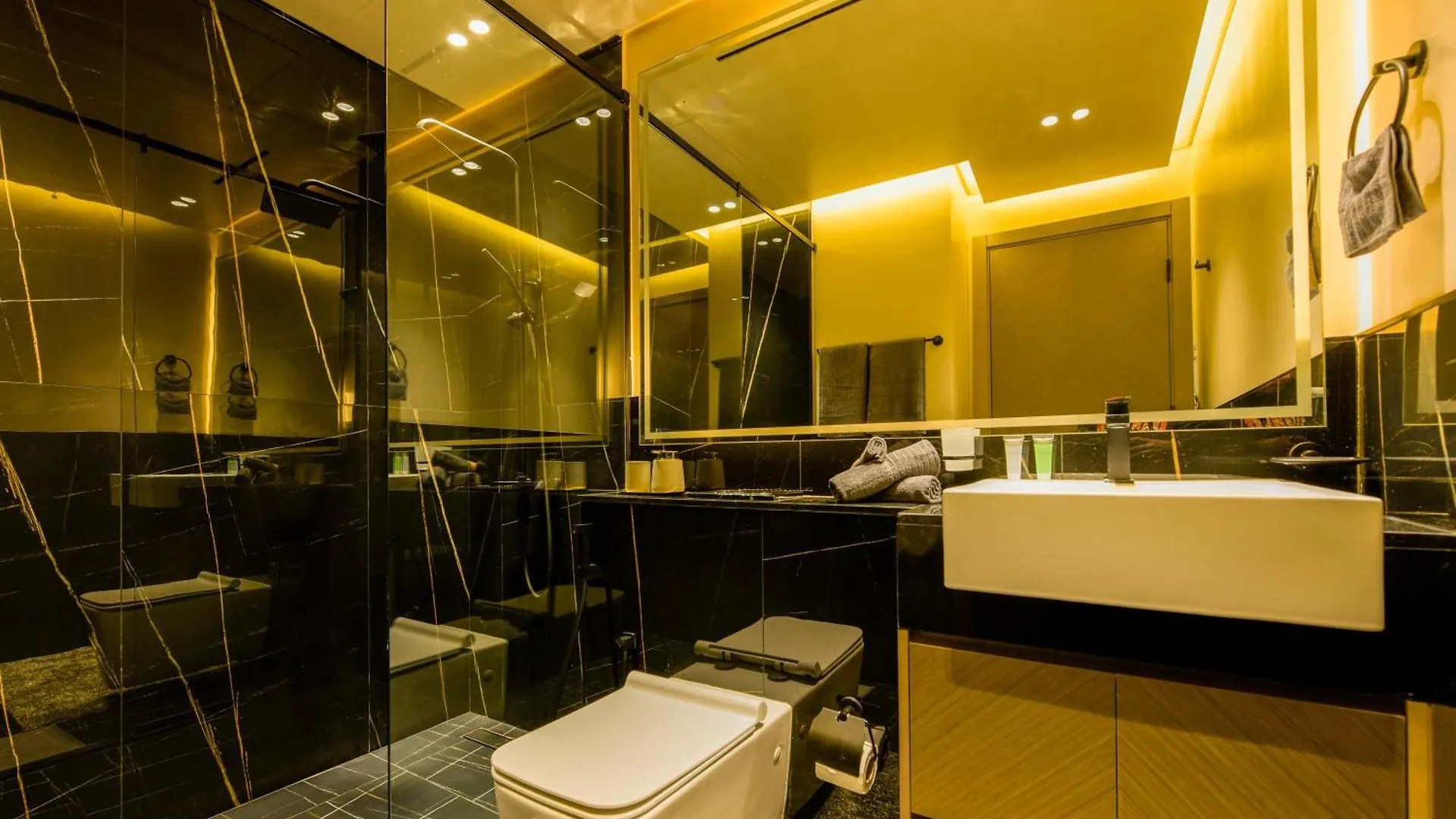 Burj Khalifa Poolview 1Br Apartment For 4 People Dubai 0*,