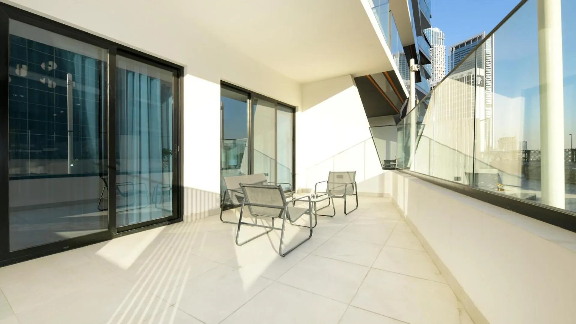 Burj Khalifa Poolview 1Br Apartment For 4 People Dubai United Arab Emirates