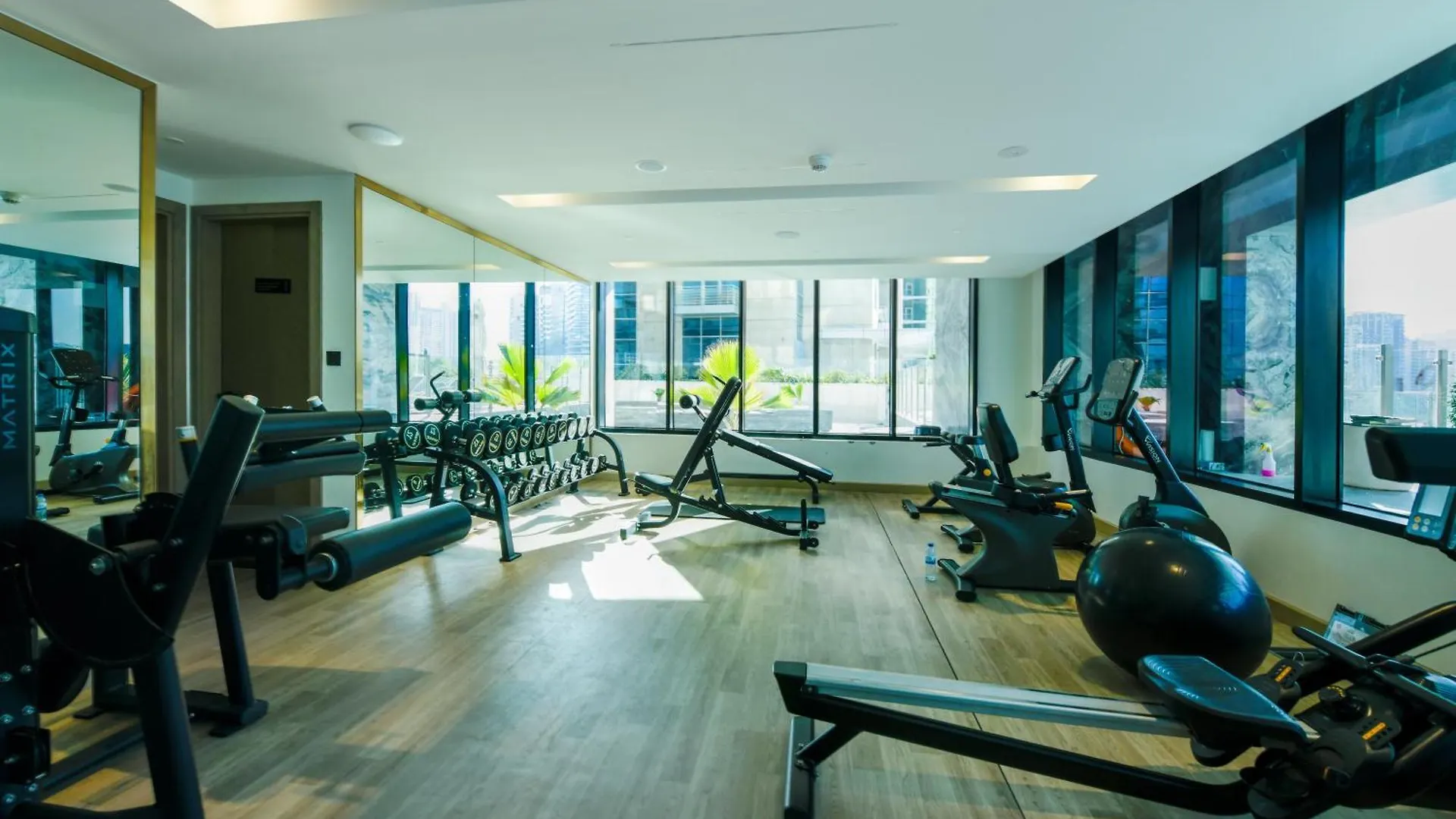Burj Khalifa Poolview 1Br Apartment For 4 People Dubai
