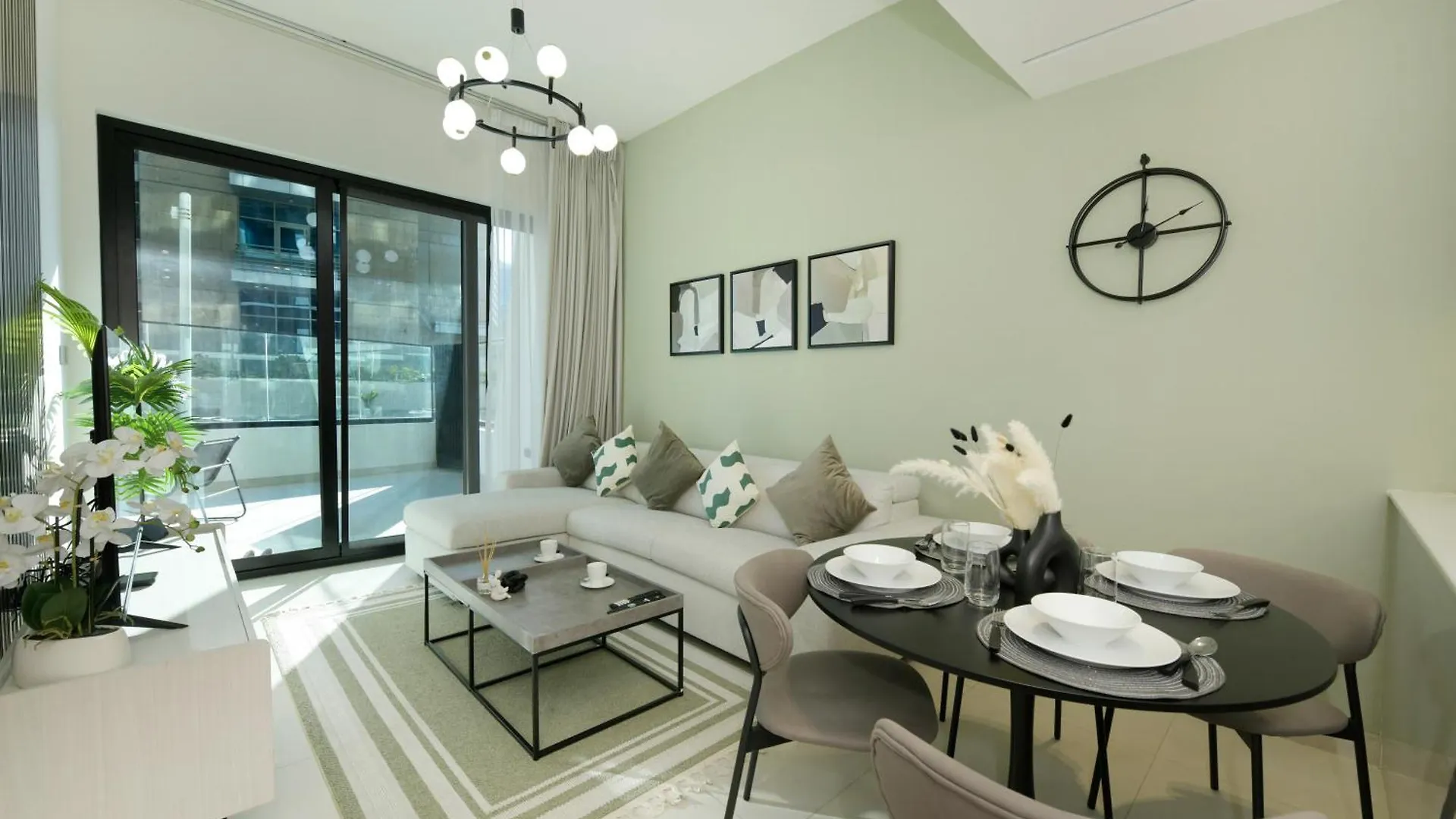 Burj Khalifa Poolview 1Br Apartment For 4 People Dubai