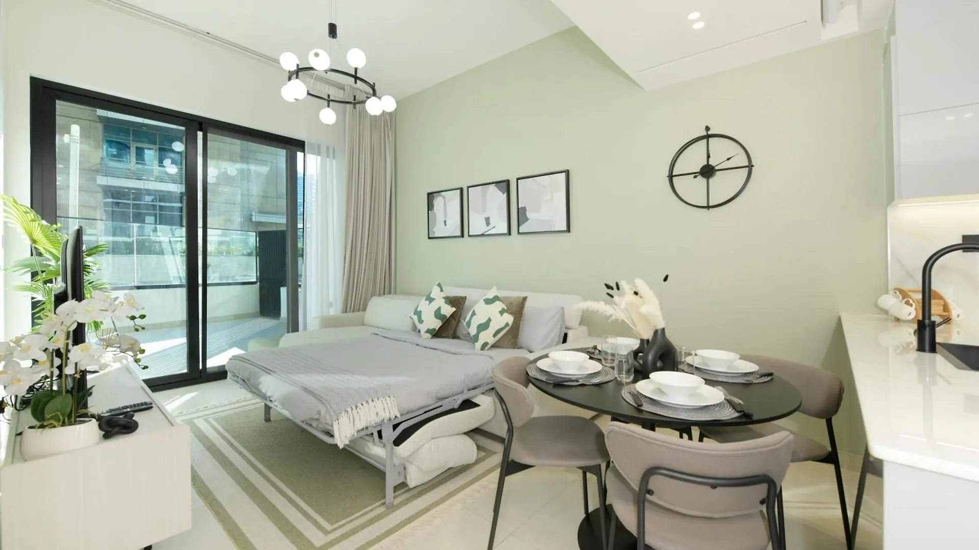 Burj Khalifa Poolview 1Br Apartment For 4 People Dubai 0*,  United Arab Emirates
