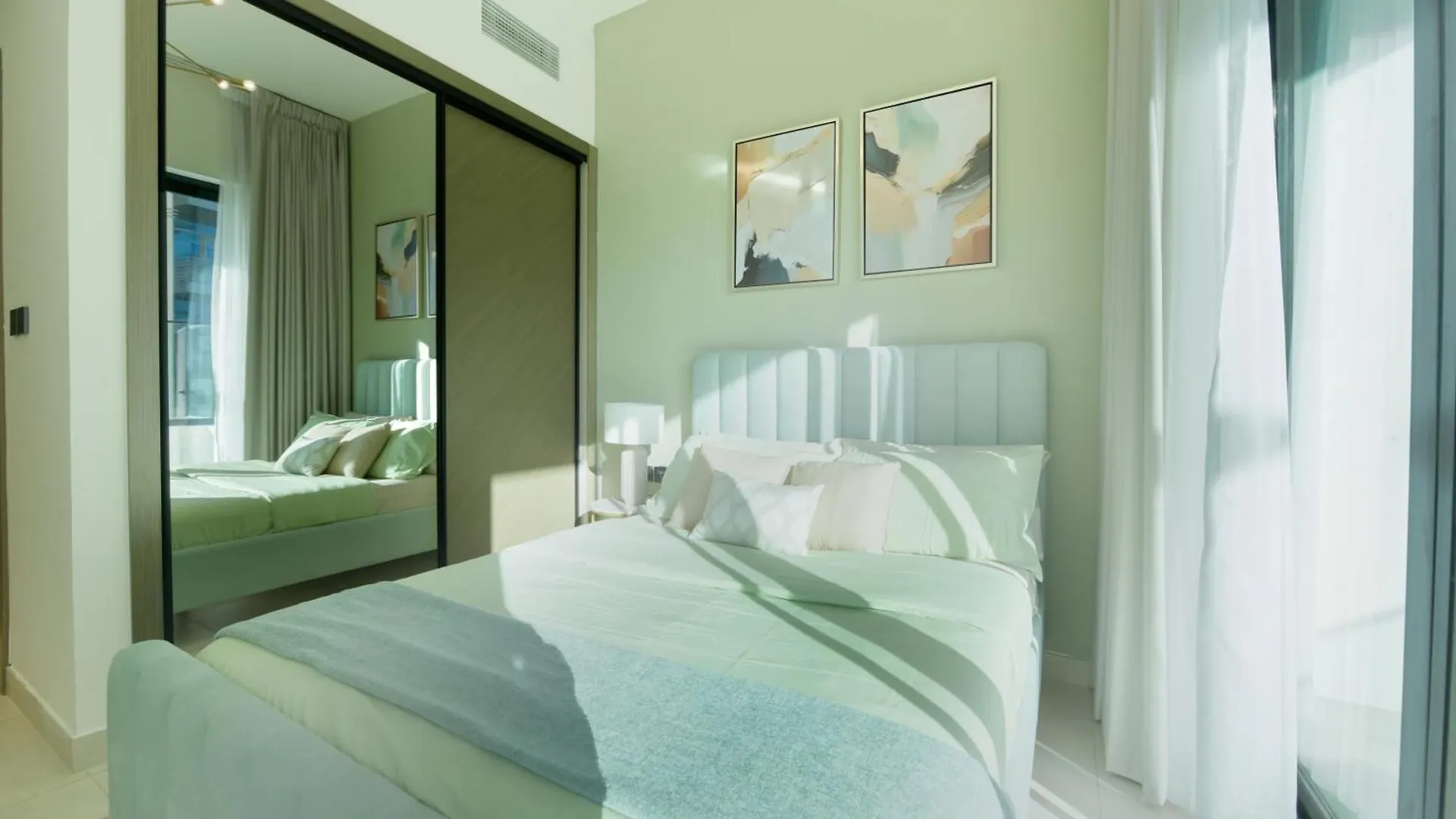 Burj Khalifa Poolview 1Br Apartment For 4 People Dubai